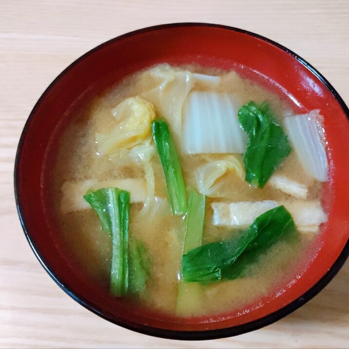 白菜と小松菜と油揚げの味噌汁